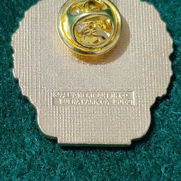 Vtg 1987 Happy Holidays First American Trust Teddy Bear Lapel Pin - Picture 3 of 3